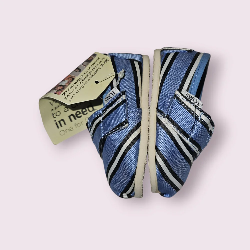 Toms Classics Canvas Slip On baby shoes Size 4 Blue Stripes New